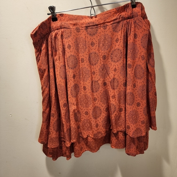 Torrid medallion tiered skater skirt size 1 - Picture 7 of 9